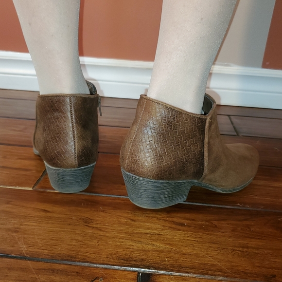 Ladies Fergalicious by Fergie Ankle Booties - Picture 3 of 9